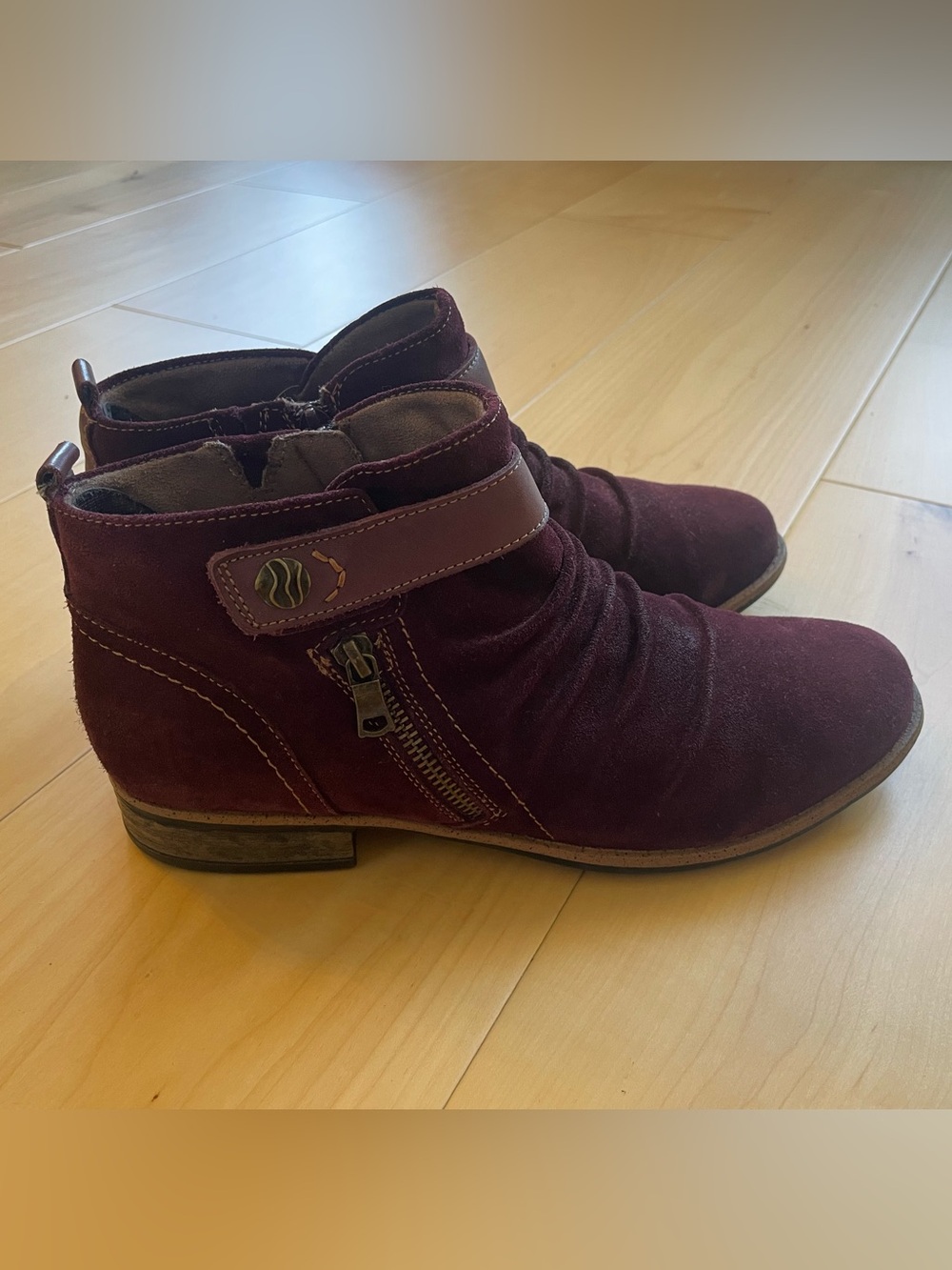 Earth Women's Burgundy Ankle Boots